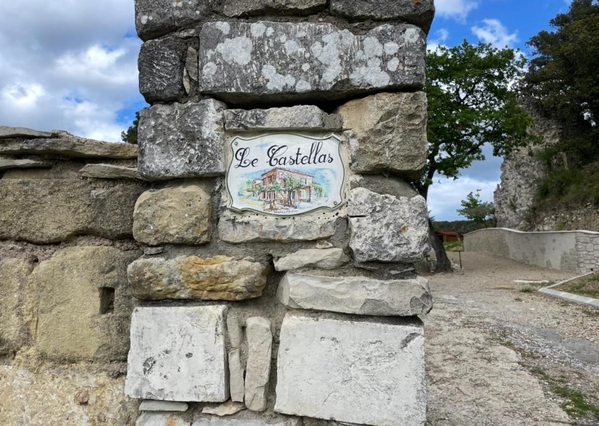 Le Castellas - Gite En Pleine Nature Montmirat Экстерьер фото